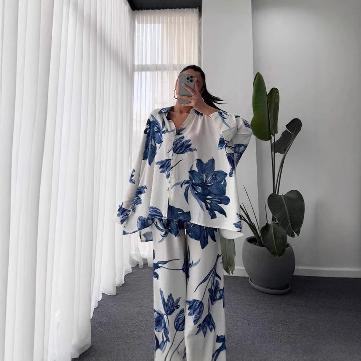 Damer Avslappnad och elegant blusset med blommönster Mirla-Eva Jonsson