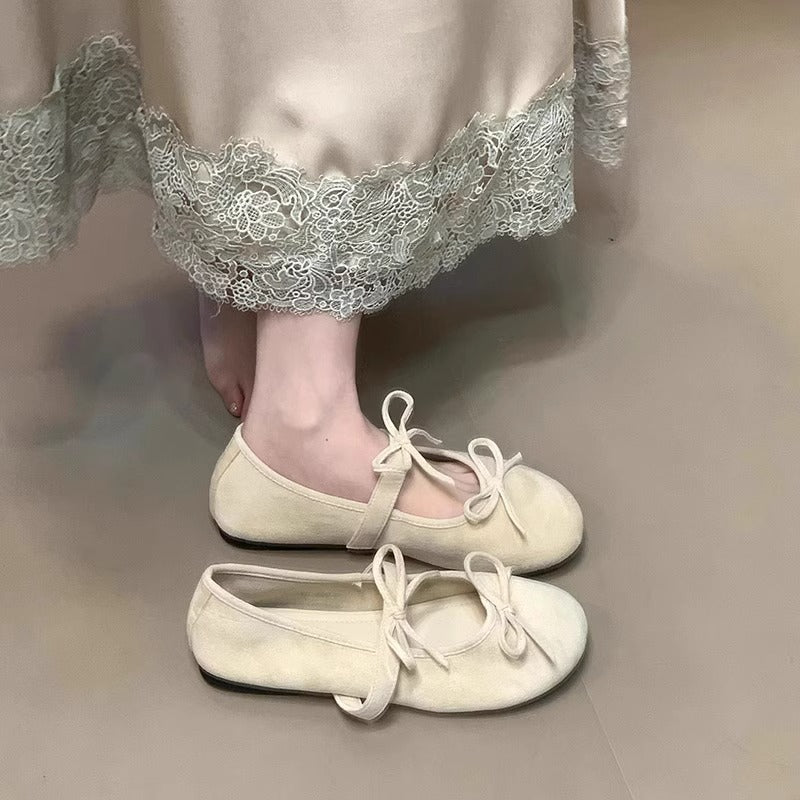 Damer Ballerinas i Mjuk Mocka med Delikat Snördekoration Mirla-Eva Jonsson