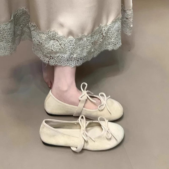 Damer Ballerinas i Mjuk Mocka med Delikat Snördekoration Mirla-Eva Jonsson
