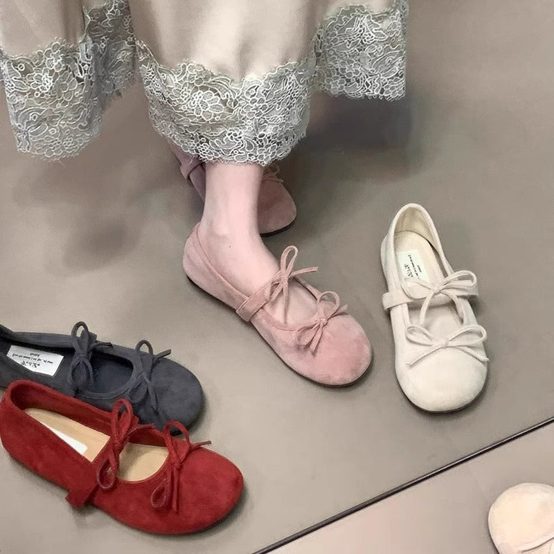 Damer Ballerinas i Mjuk Mocka med Delikat Snördekoration Mirla-Eva Jonsson