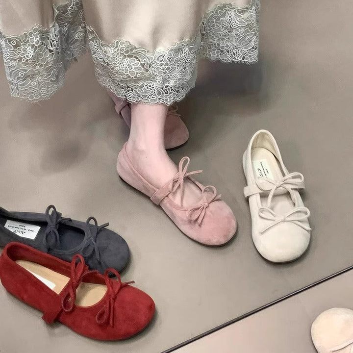 Damer Ballerinas i Mjuk Mocka med Delikat Snördekoration Mirla-Eva Jonsson
