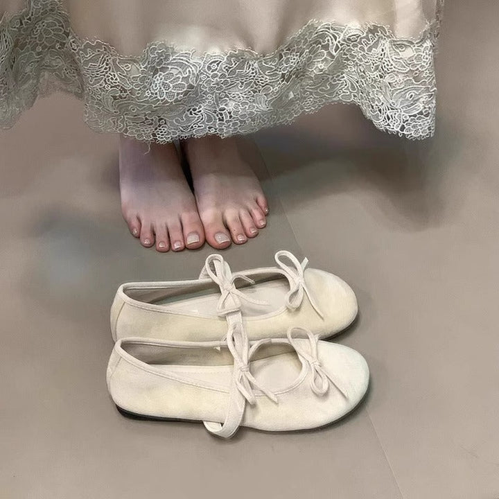 Damer Ballerinas i Mjuk Mocka med Delikat Snördekoration Mirla-Eva Jonsson