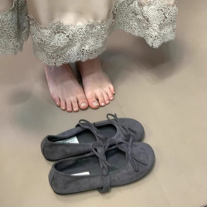 Damer Ballerinas i Mjuk Mocka med Delikat Snördekoration Mirla-Eva Jonsson