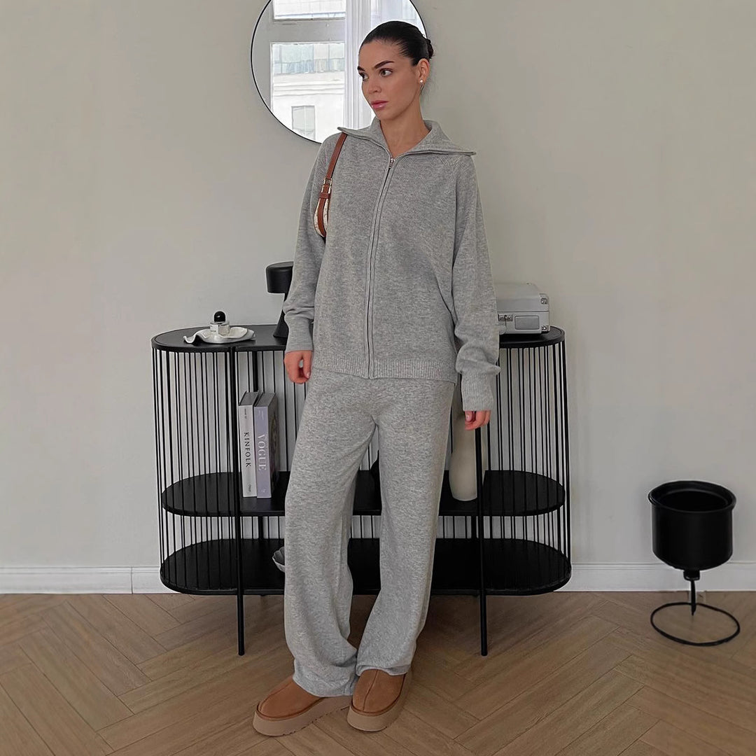 Damer Bekväm Fritidsdräkt med hög krage och blixtlås Mirla-Eva Jonsson
