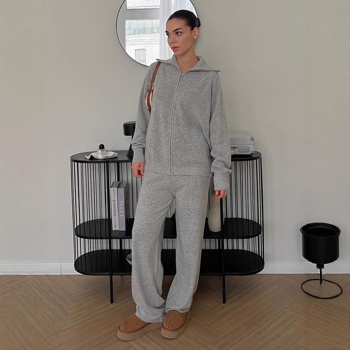 Damer Bekväm Fritidsdräkt med hög krage och blixtlås Mirla-Eva Jonsson