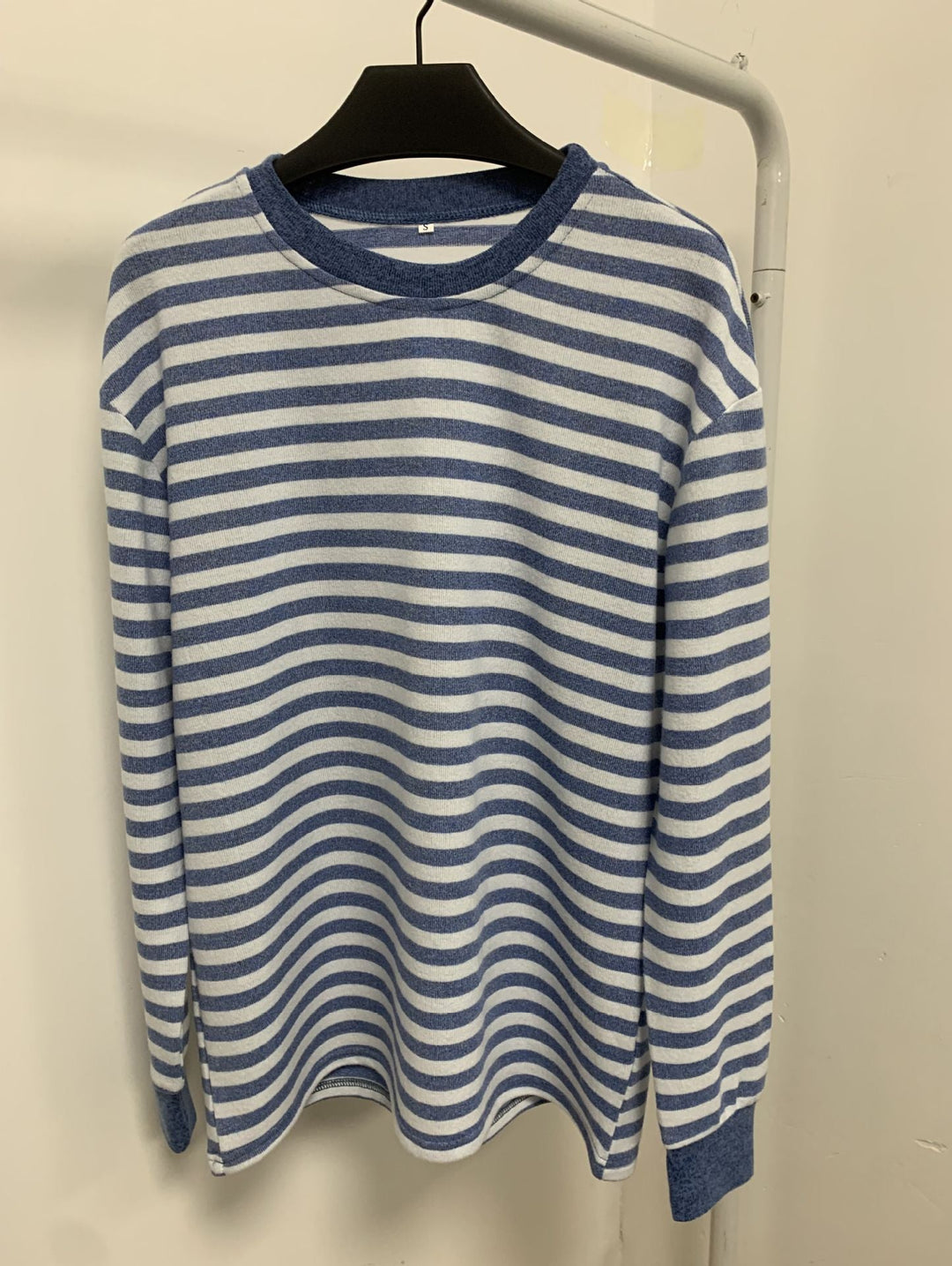Damer Bekväm Långärmad T-shirt med Randig Design och Rund Halsringning Mirla-Eva Jonsson