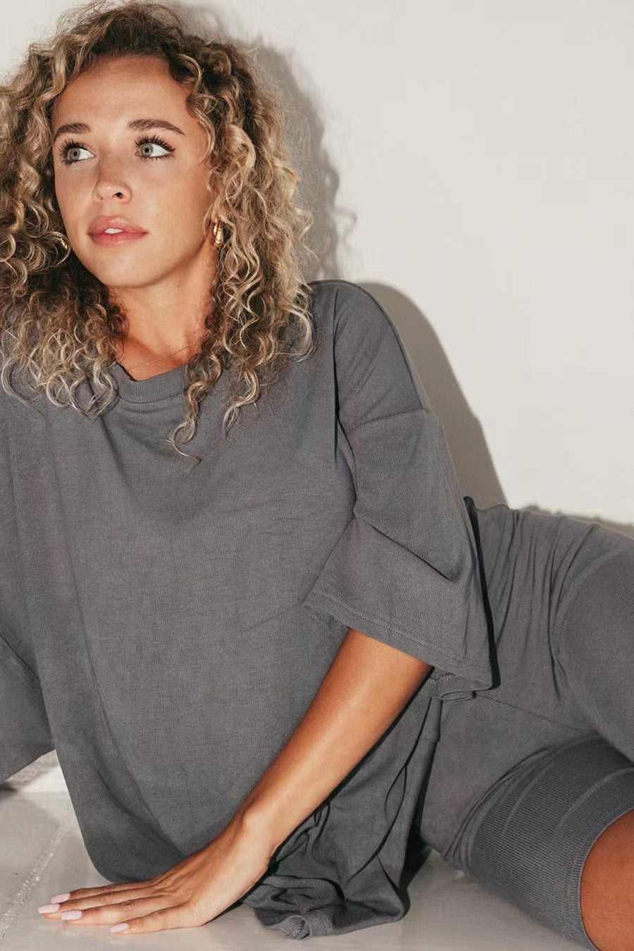 Damer Bekväm Oversize-Skjorta med Djup V-Urringning Mirla-Eva Jonsson