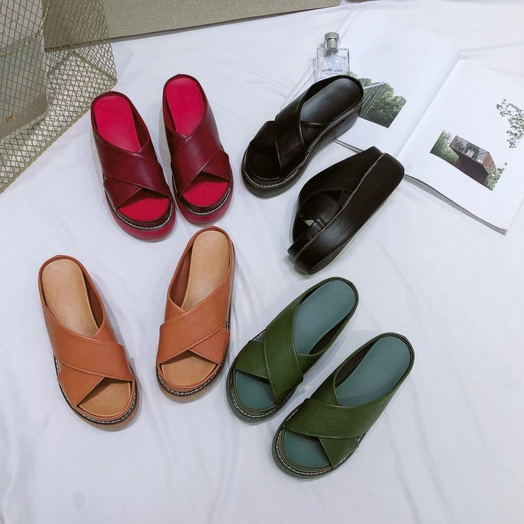 Damer Bekväma Platåslippers med Elegant Korsdesign Mirla-Eva Jonsson