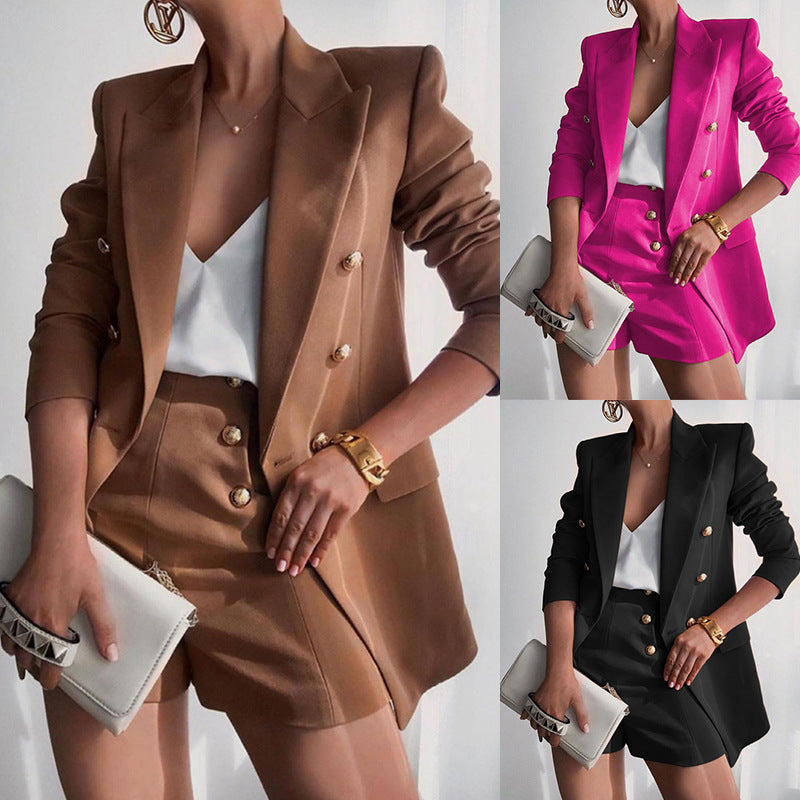 Damer Blazer-Shorts Ensemble med Elegant Knappslå och Modern Klippning Mirla-Eva Jonsson