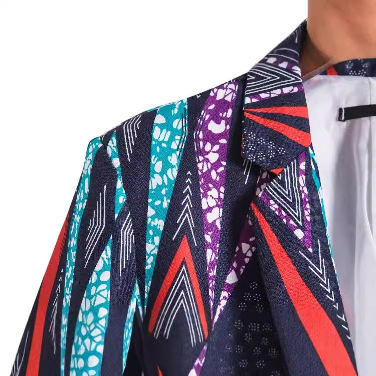 Damer Blazer med iögonfallande geometriskt mönster och elegant skärning Mirla-Eva Jonsson