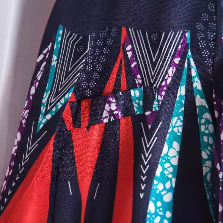 Damer Blazer med iögonfallande geometriskt mönster och elegant skärning Mirla-Eva Jonsson