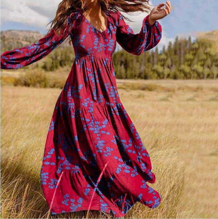 Damer Boho-långärmad klänning med blommiga accenter och svängande nederkant Mirla-Eva Jonsson