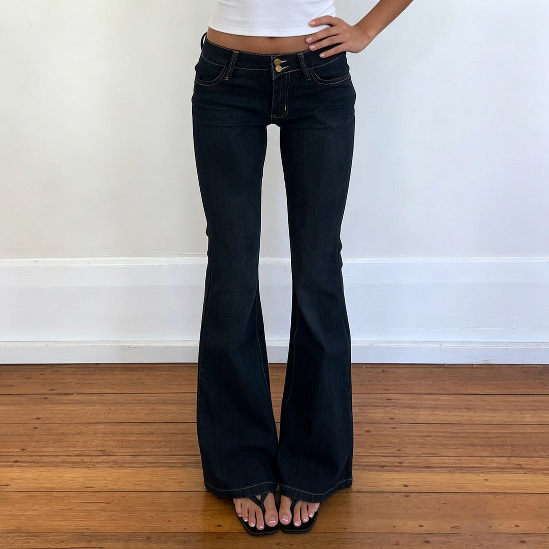 Damer Bootcut Jeans med hög midjeresår och elegant sömnadsdesign Mirla-Eva Jonsson