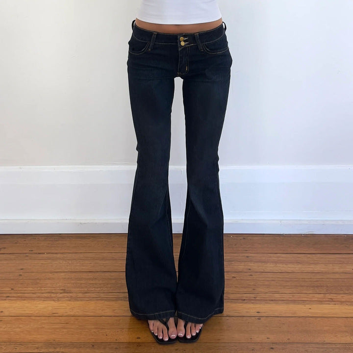 Damer Bootcut Jeans med hög midjeresår och elegant sömnadsdesign Mirla-Eva Jonsson