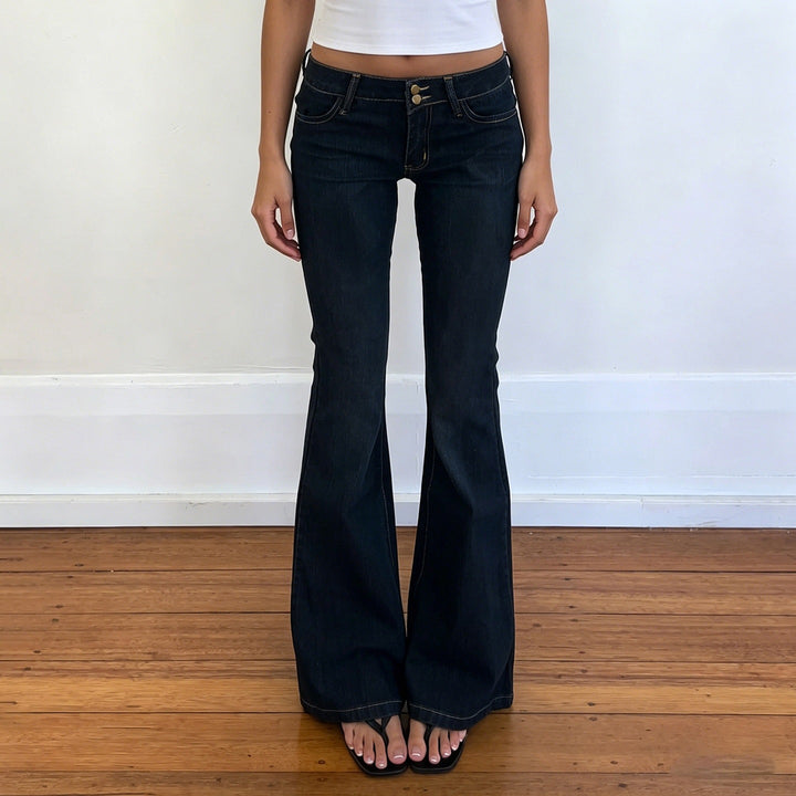 Damer Bootcut Jeans med hög midjeresår och elegant sömnadsdesign Mirla-Eva Jonsson