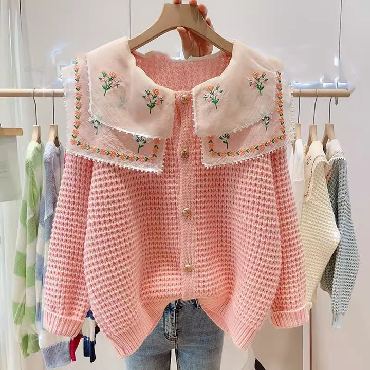 Damer Broderad Cardigan med Vida Skurna Krage Mirla-Eva Jonsson