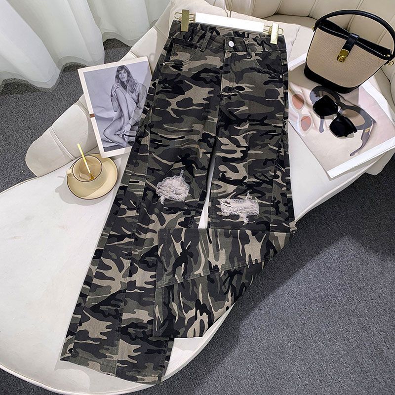 Damer Cargo Jeans i trendig Camouflage-design med Ripped-detaljer Eva Jonsson-Eva Jonsson