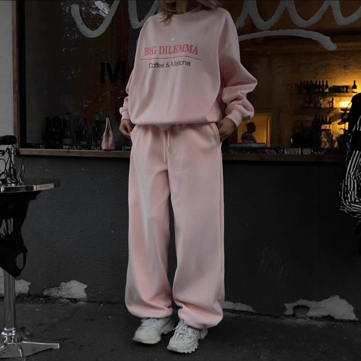 Damer Casual Träningsdräkt med Praktisk Midja och Avslappnad Skärning Mirla-Eva Jonsson