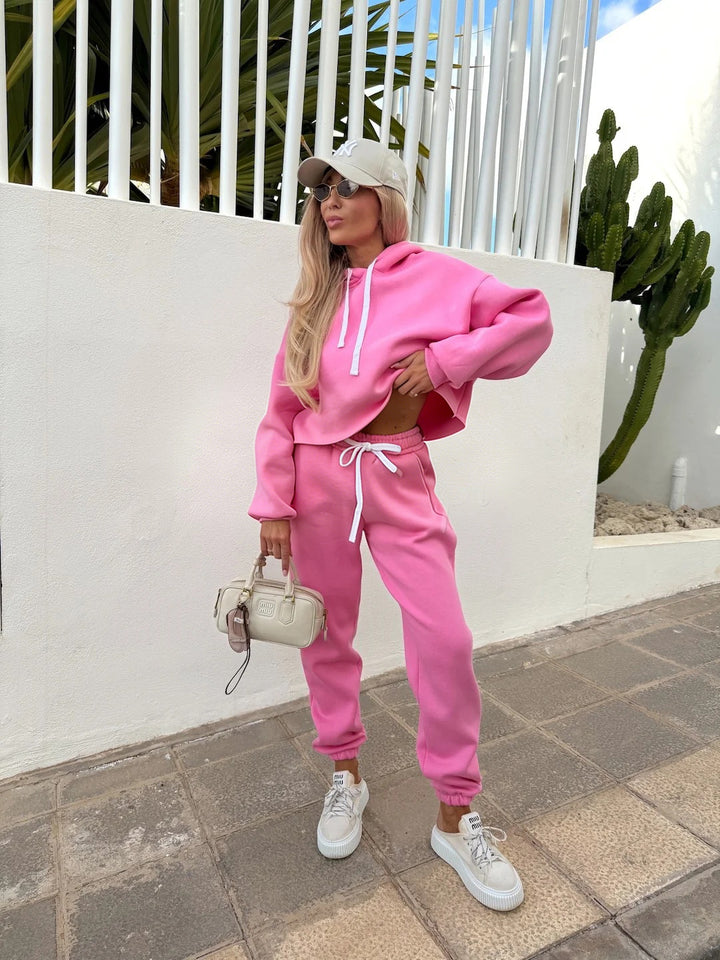 Damer Casual och Trendig Jogging Set med Kort Hoodie och Bekväma Byxor Mirla-Eva Jonsson
