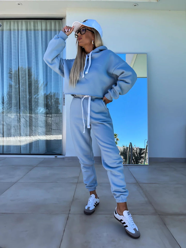 Damer Casual och Trendig Jogging Set med Kort Hoodie och Bekväma Byxor Mirla-Eva Jonsson