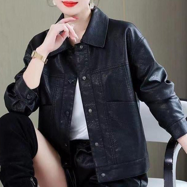 Damer Chic Läderjacka i Modern Biker Stil Mirla-Eva Jonsson
