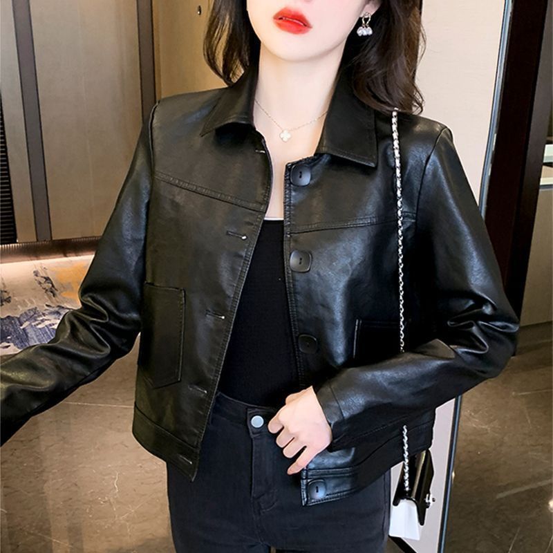 Damer Chic Läderjacka i Modern Biker Stil Mirla-Eva Jonsson