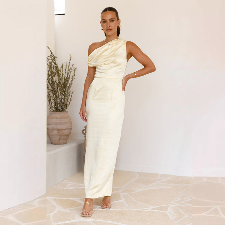 Damer Chic Maxi Klänning med Asymmetrisk Halsringning och Samlad Detalj Mirla-Eva Jonsson