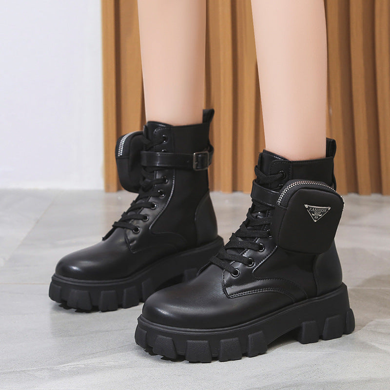 Damer Chunky Boots med praktisk sidofickdesign Mirla-Eva Jonsson