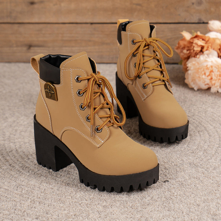 Damer Chunky Heel Combat Boots med Robust Sula och Stilren Snörning Mirla-Eva Jonsson