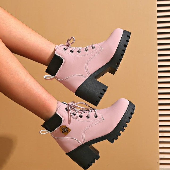 Damer Chunky Heel Combat Boots med Robust Sula och Stilren Snörning Mirla-Eva Jonsson