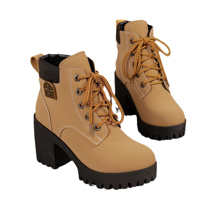 Damer Chunky Heel Combat Boots med Robust Sula och Stilren Snörning Mirla-Eva Jonsson