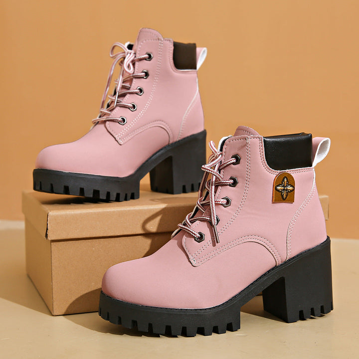Damer Chunky Heel Combat Boots med Robust Sula och Stilren Snörning Mirla-Eva Jonsson