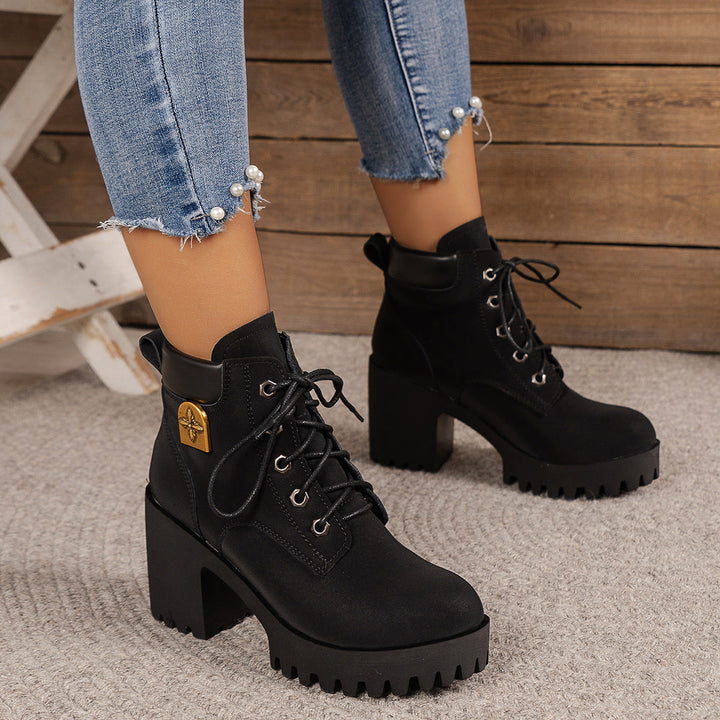 Damer Chunky Heel Combat Boots med Robust Sula och Stilren Snörning Mirla-Eva Jonsson