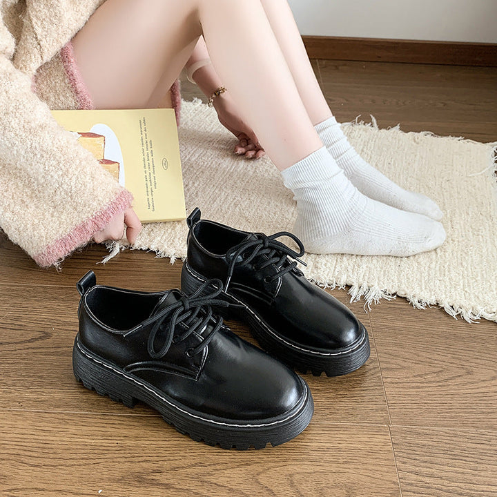 Damer Chunky Snörskor med Robust Profil och Modernt Design Mirla-Eva Jonsson