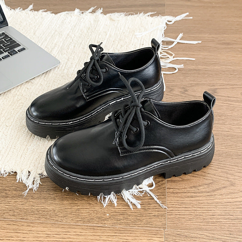 Damer Chunky Snörskor med Robust Profil och Modernt Design Mirla-Eva Jonsson