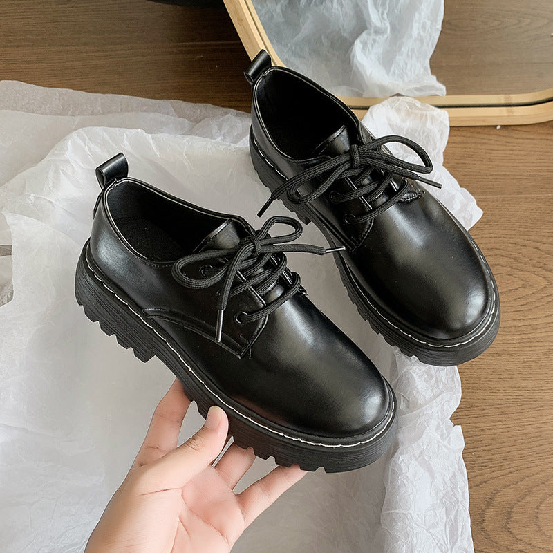 Damer Chunky Snörskor med Robust Profil och Modernt Design Mirla-Eva Jonsson