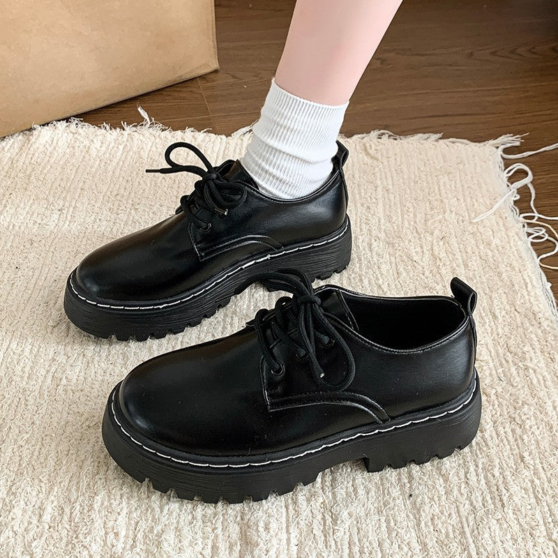 Damer Chunky Snörskor med Robust Profil och Modernt Design Mirla-Eva Jonsson