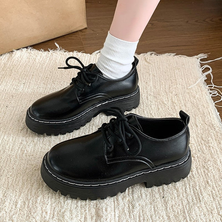 Damer Chunky Snörskor med Robust Profil och Modernt Design Mirla-Eva Jonsson