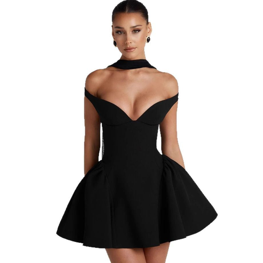 Damer Couture Cocktailklänning med Off-Shoulder Design och Voluminös Kjol-Eva Jonsson