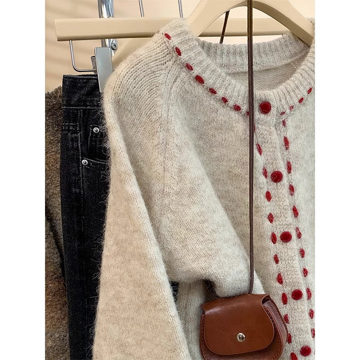 Damer Cozy Knit Tröja med Färgglad Knappp Detalj Mirla-Eva Jonsson