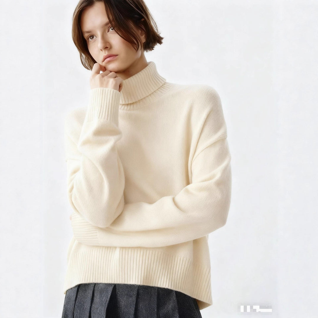 Damer Cozy Turtleneck Tröja med Oversized Snitt och Fin Ribbad Struktur Mirla-Eva Jonsson