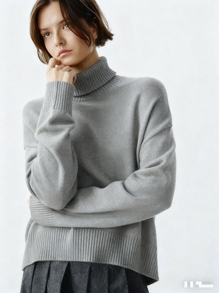 Damer Cozy Turtleneck Tröja med Oversized Snitt och Fin Ribbad Struktur Mirla-Eva Jonsson