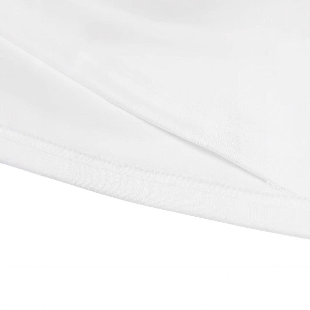 Damer Crop-T-Shirt med lekfullt jordgubbsmotiv och elegant halsavslutning Mirla-Eva Jonsson
