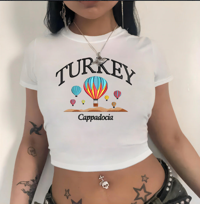 Damer Crop-T-shirt med animalistiskt läppmotiv och iögonfallande text Mirla-Eva Jonsson