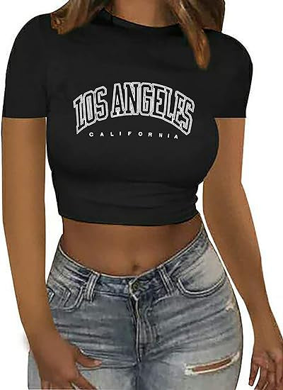Damer Crop-T-shirt med animalistiskt läppmotiv och iögonfallande text Mirla-Eva Jonsson