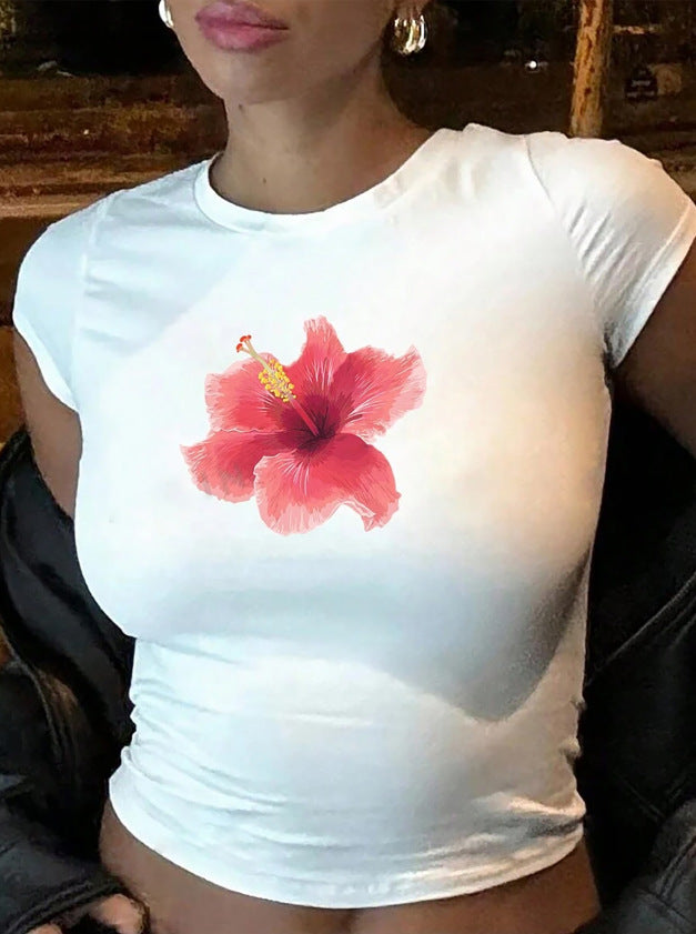 Damer Crop-T-shirt med animalistiskt läppmotiv och iögonfallande text Mirla-Eva Jonsson