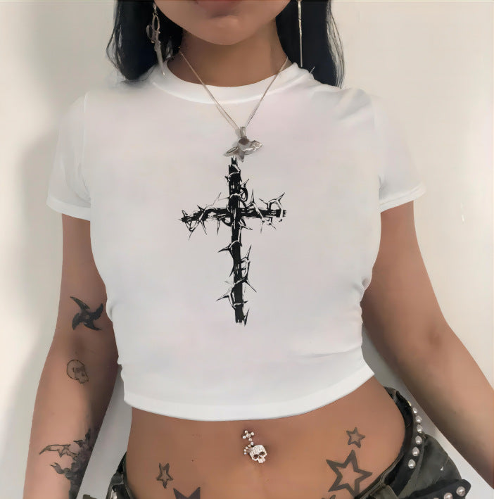 Damer Crop-T-shirt med animalistiskt läppmotiv och iögonfallande text Mirla-Eva Jonsson