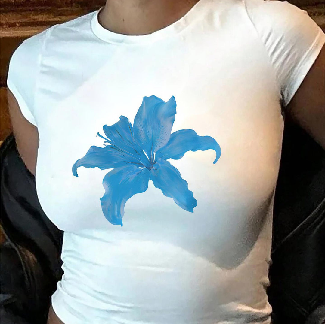Damer Crop-T-shirt med animalistiskt läppmotiv och iögonfallande text Mirla-Eva Jonsson