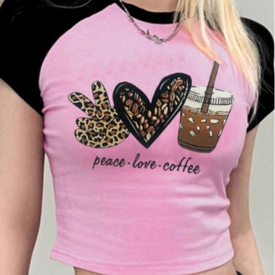 Damer Crop-T-shirt med kreativt kaffe-motiv och avslappnad passform Mirla-Eva Jonsson