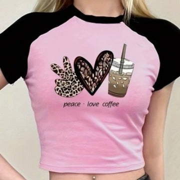 Damer Crop-T-shirt med kreativt kaffe-motiv och avslappnad passform Mirla-Eva Jonsson
